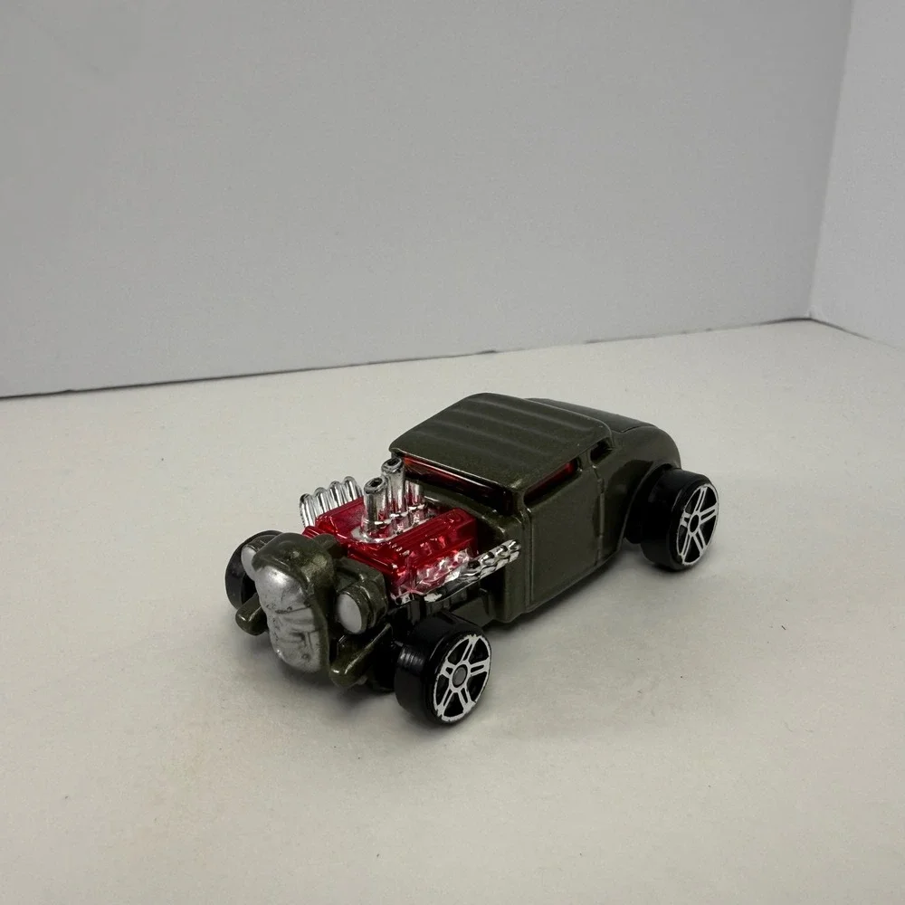 Maisto Knuckle Dragger Hot Rod Diecast Car Metallic Green Red Engine 11414